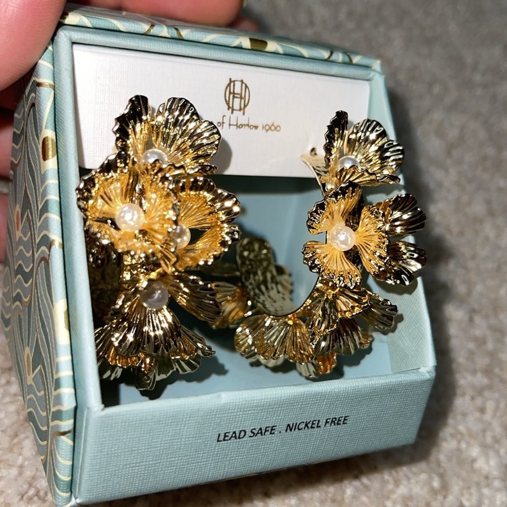 House of Harlow 1960 Flower hoop earrings gold tone pearl for women